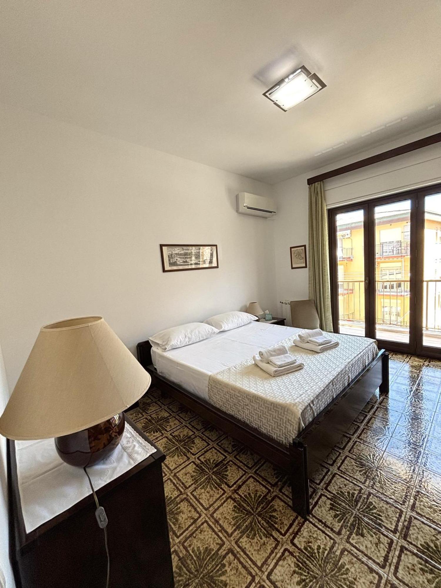 Archimede Lounge Apartment Cefalu Exterior photo