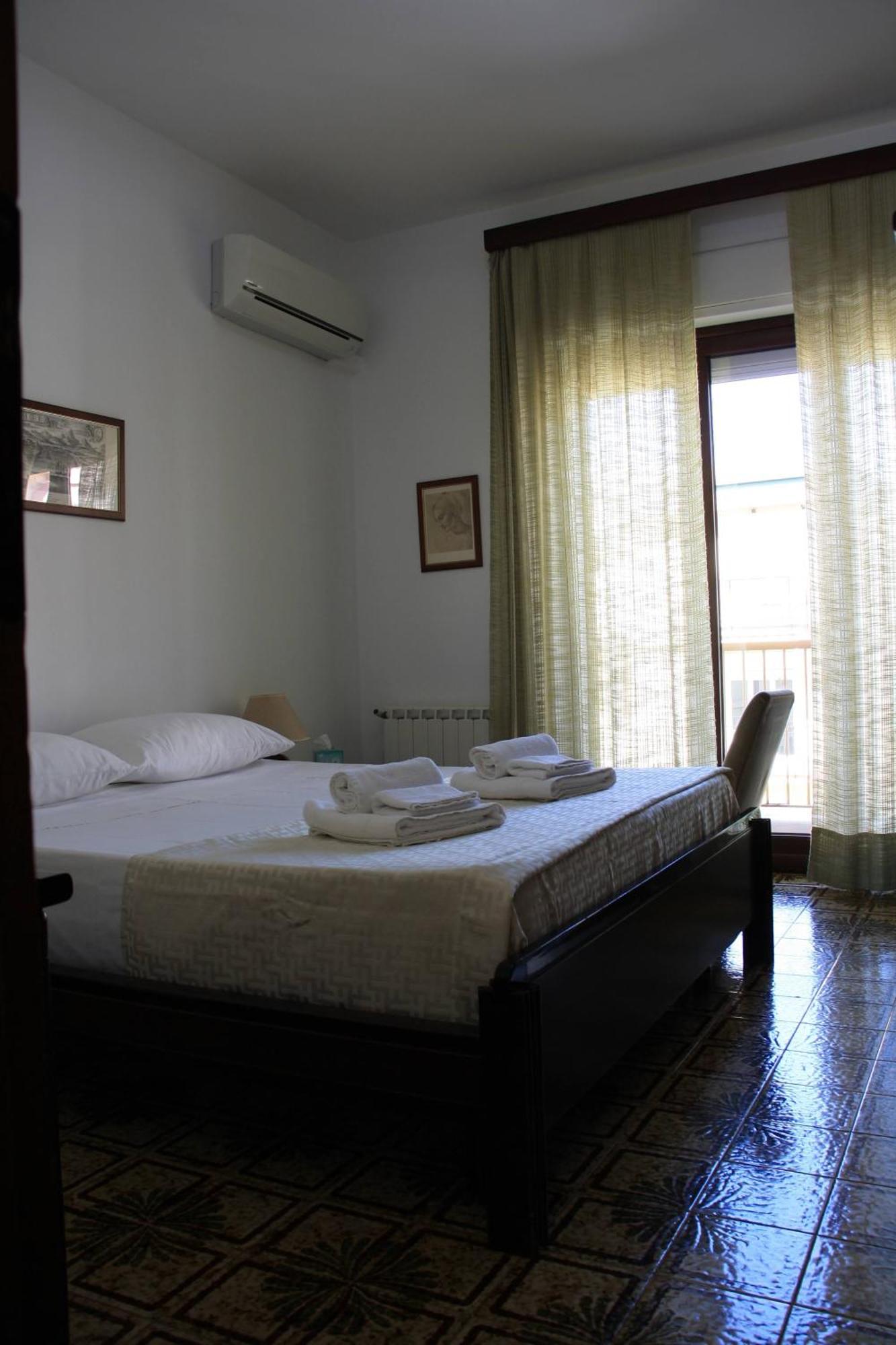 Archimede Lounge Apartment Cefalu Exterior photo
