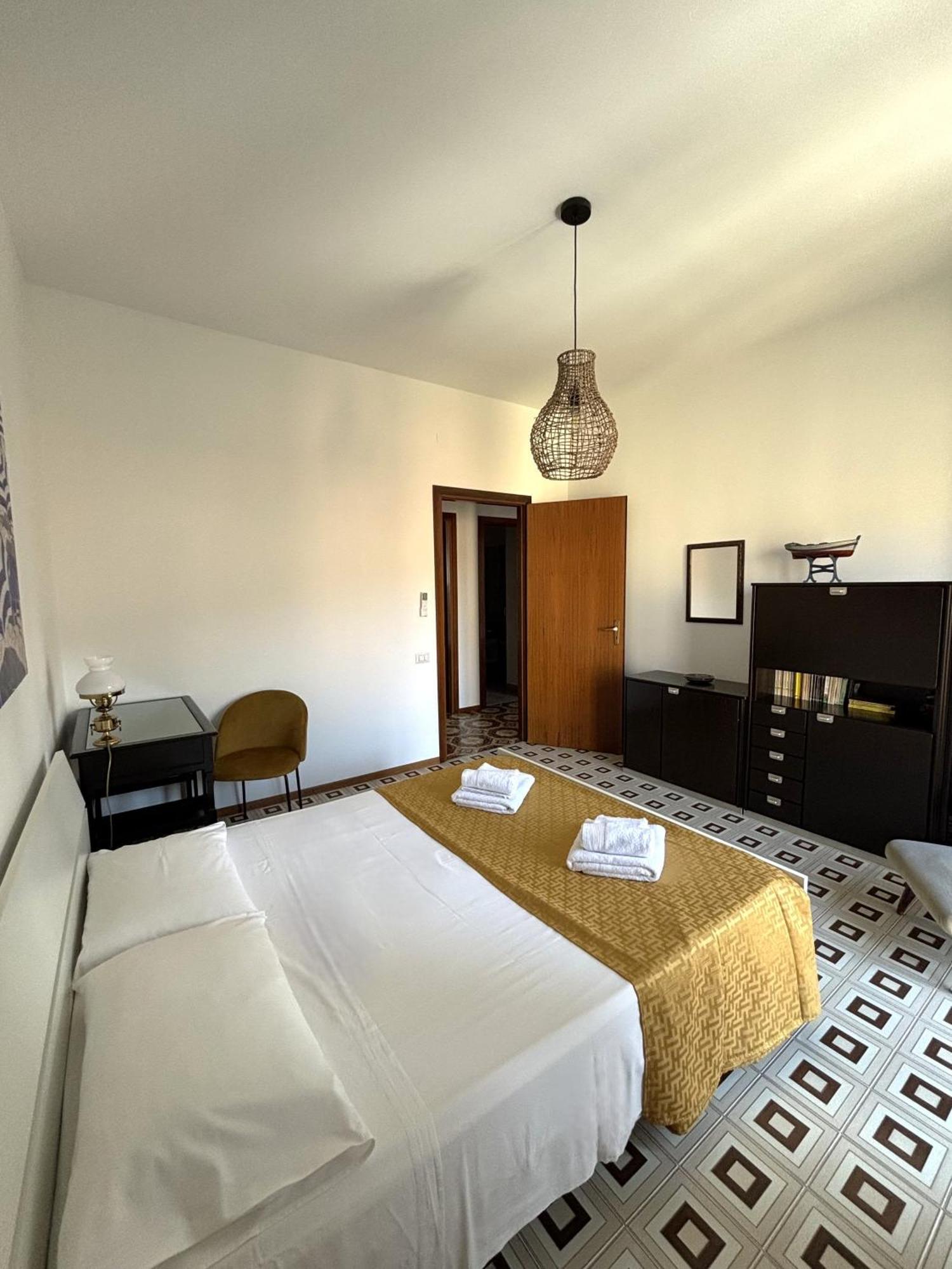 Archimede Lounge Apartment Cefalu Exterior photo