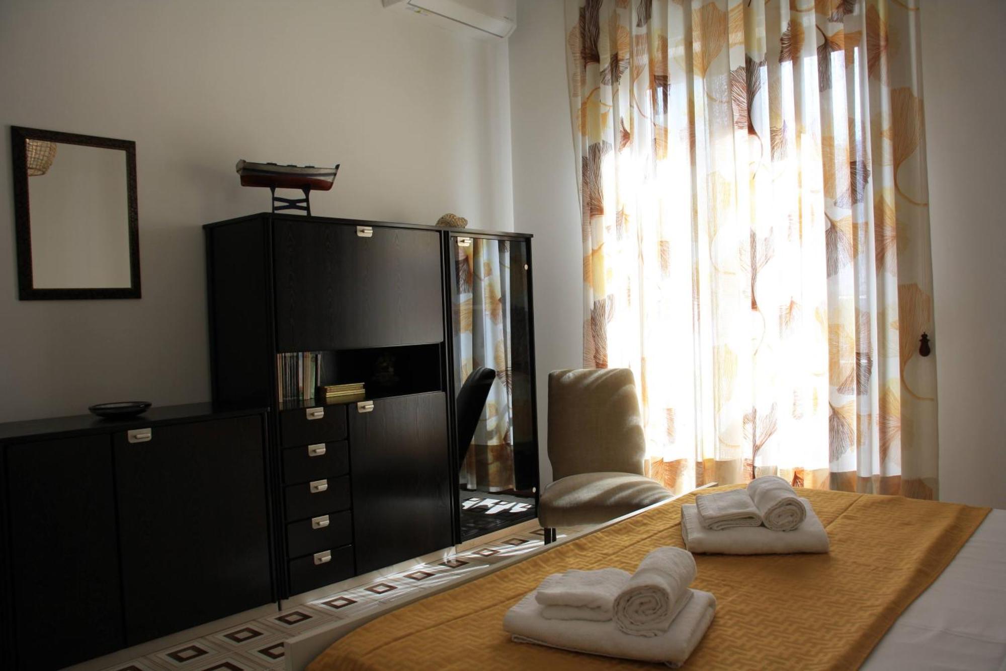 Archimede Lounge Apartment Cefalu Exterior photo